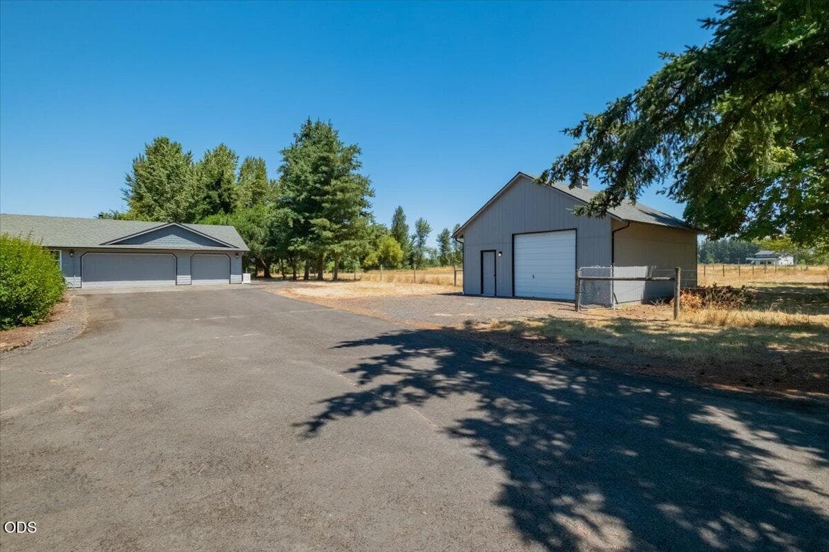 Photo of 7683 Parker Lane 6 of 43