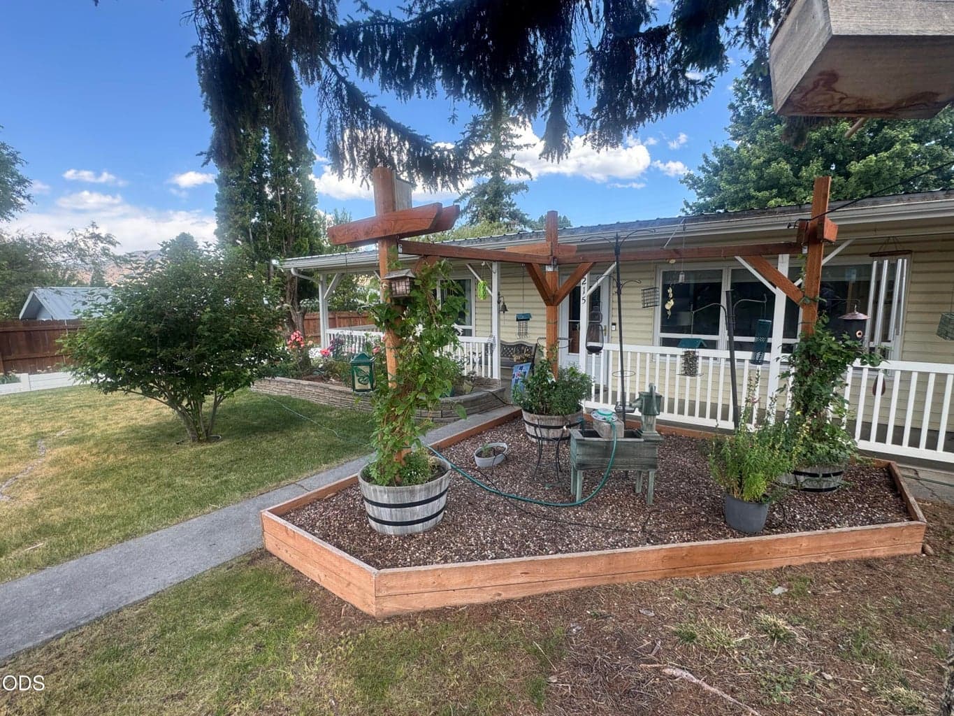 Photo of 5215 Summit Street 2 of 26