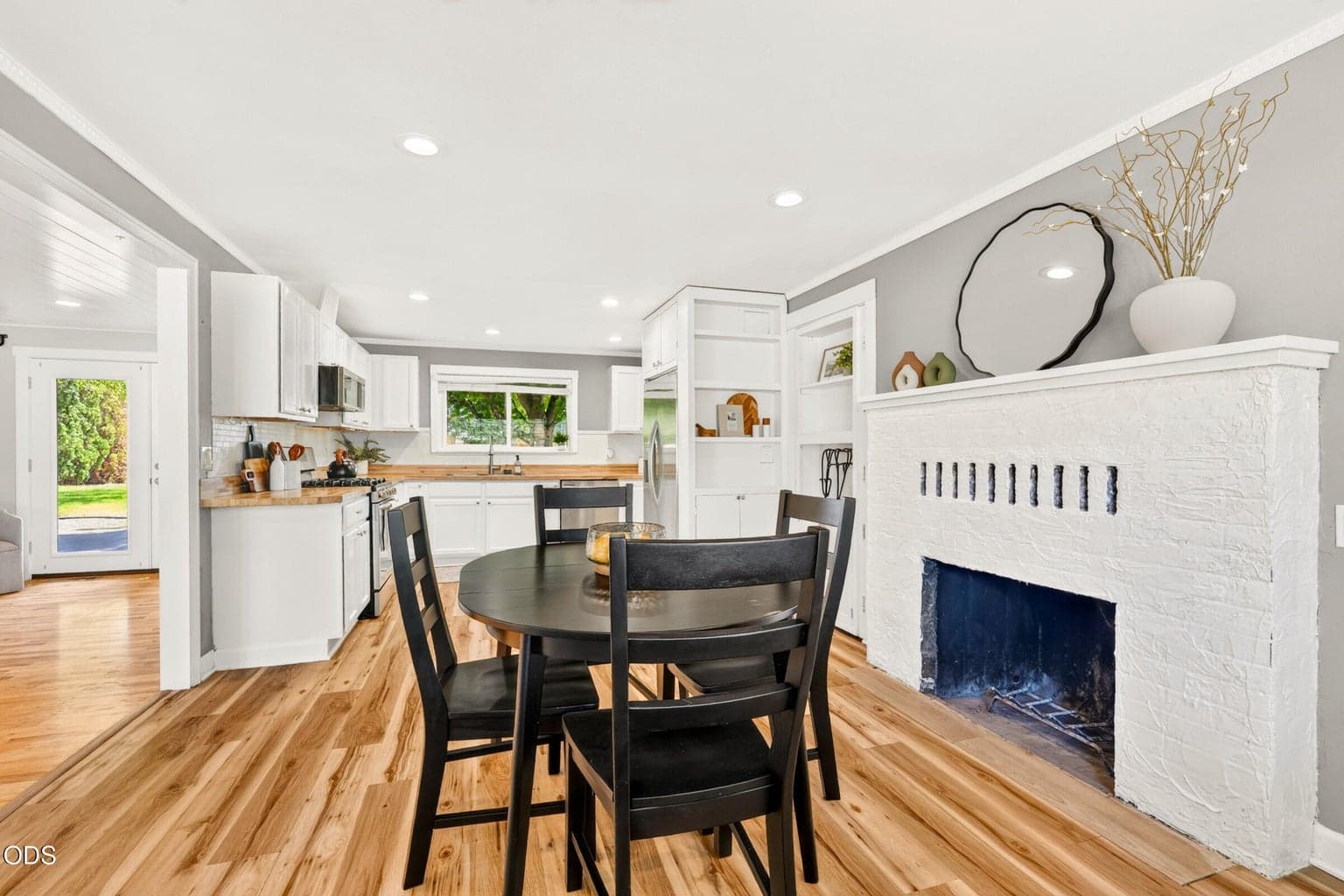 Photo of 1730 SW Canyon Drive 15 of 72