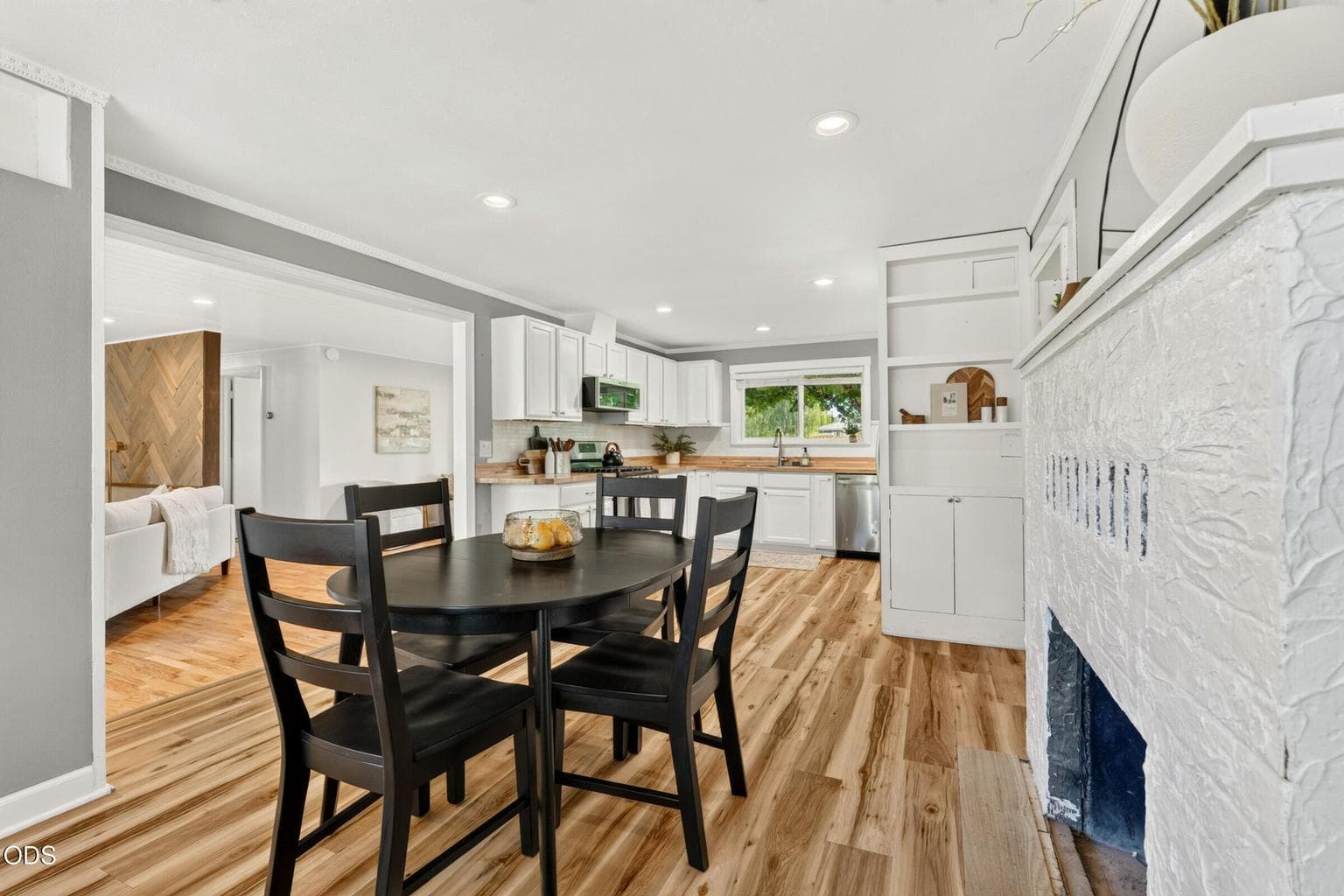 Photo of 1730 SW Canyon Drive 16 of 72