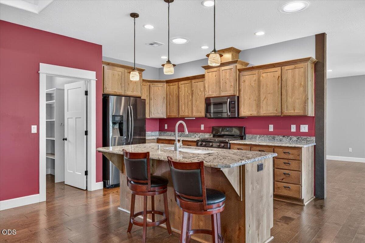 Photo of 367 Avalon Terrace 5 of 39