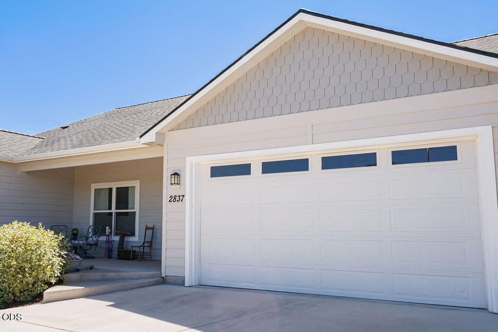 Photo of 2837 Morning View Drive 2 of 34