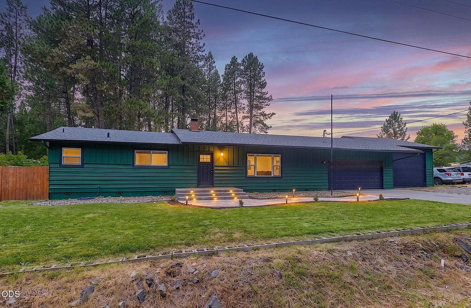 Photo of 388 Genverna Glen 1 of 43