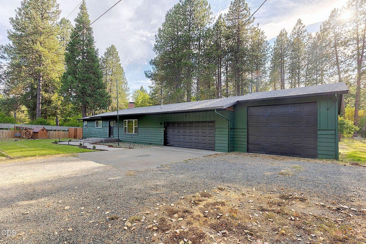 Photo of 388 Genverna Glen 2 of 43