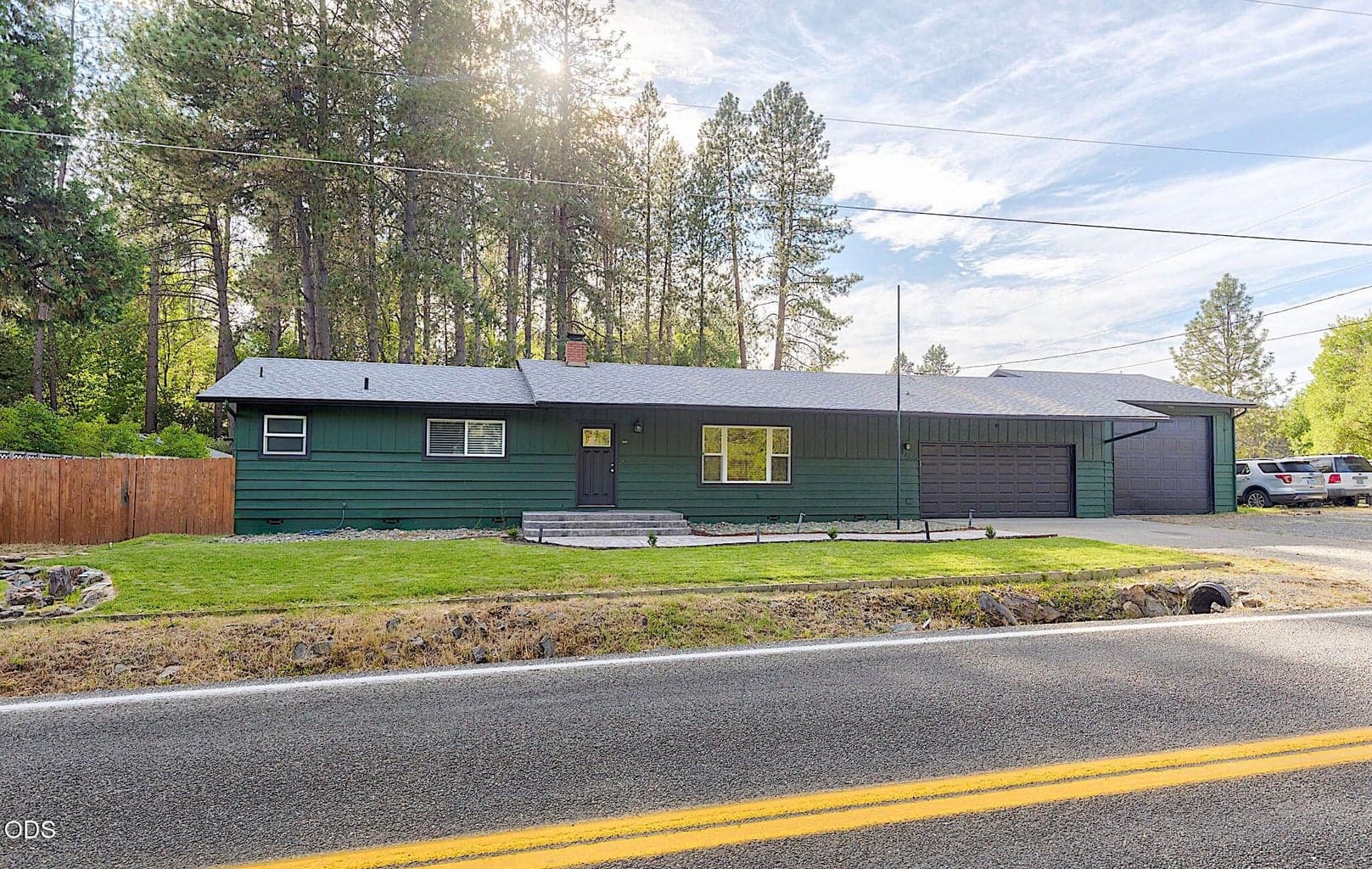 Photo of 388 Genverna Glen 3 of 43