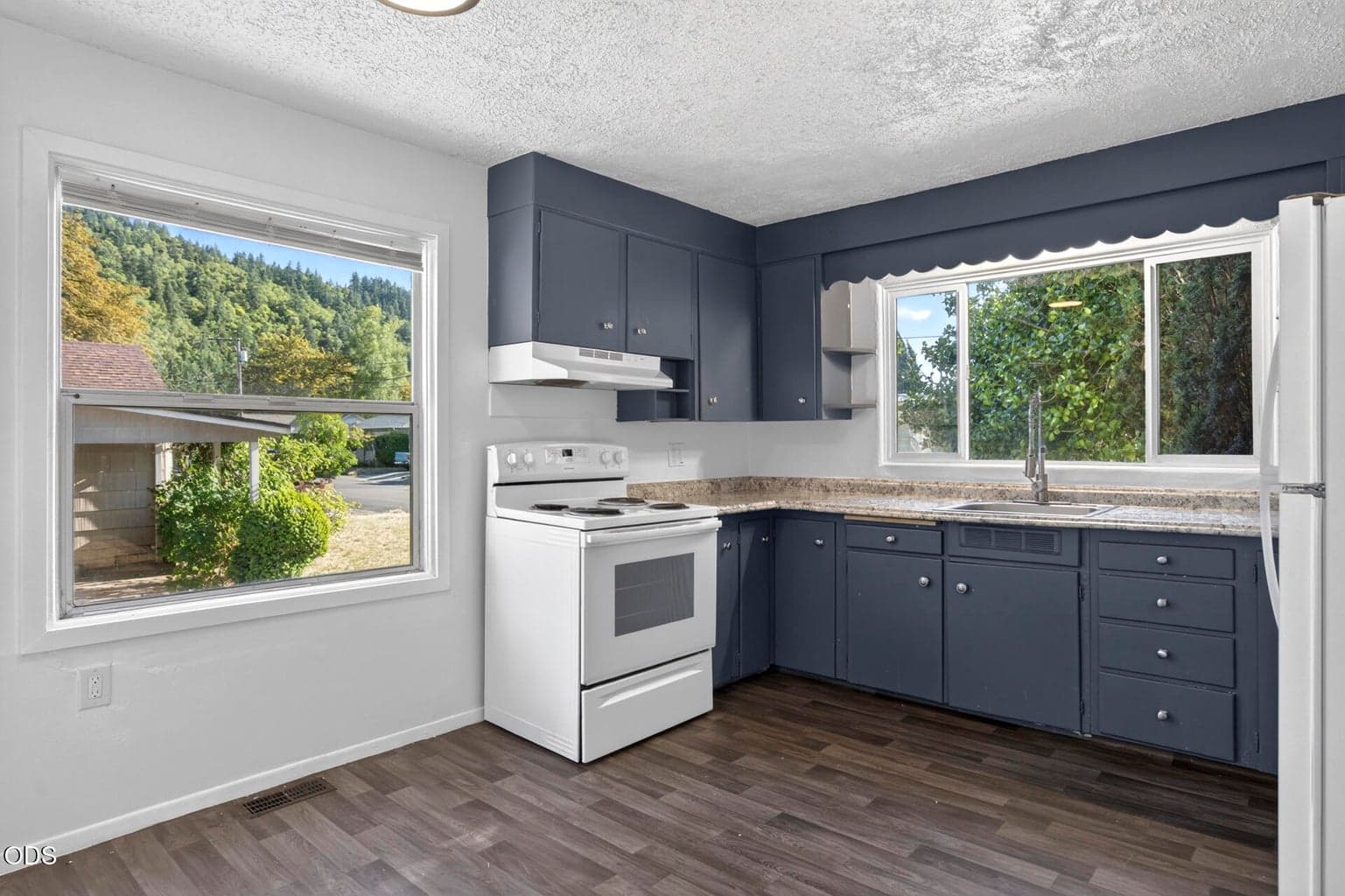Photo of 631 Union Street 3 of 14