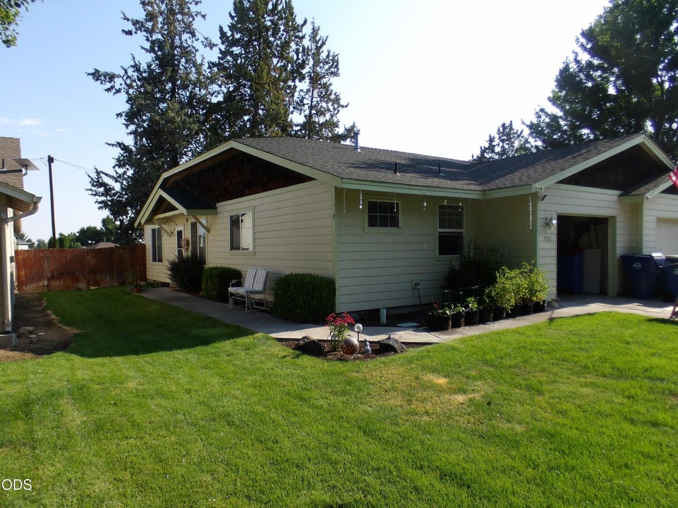 Photo of 1929 Elm Avenue 2 of 4