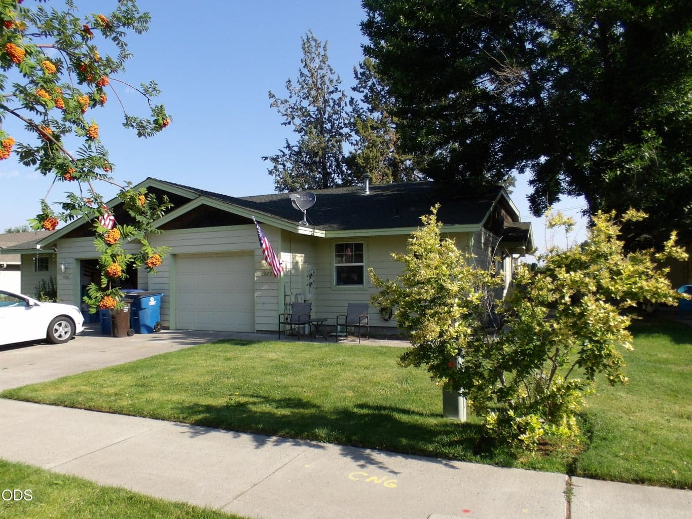 Photo of 1929 Elm Avenue 3 of 4