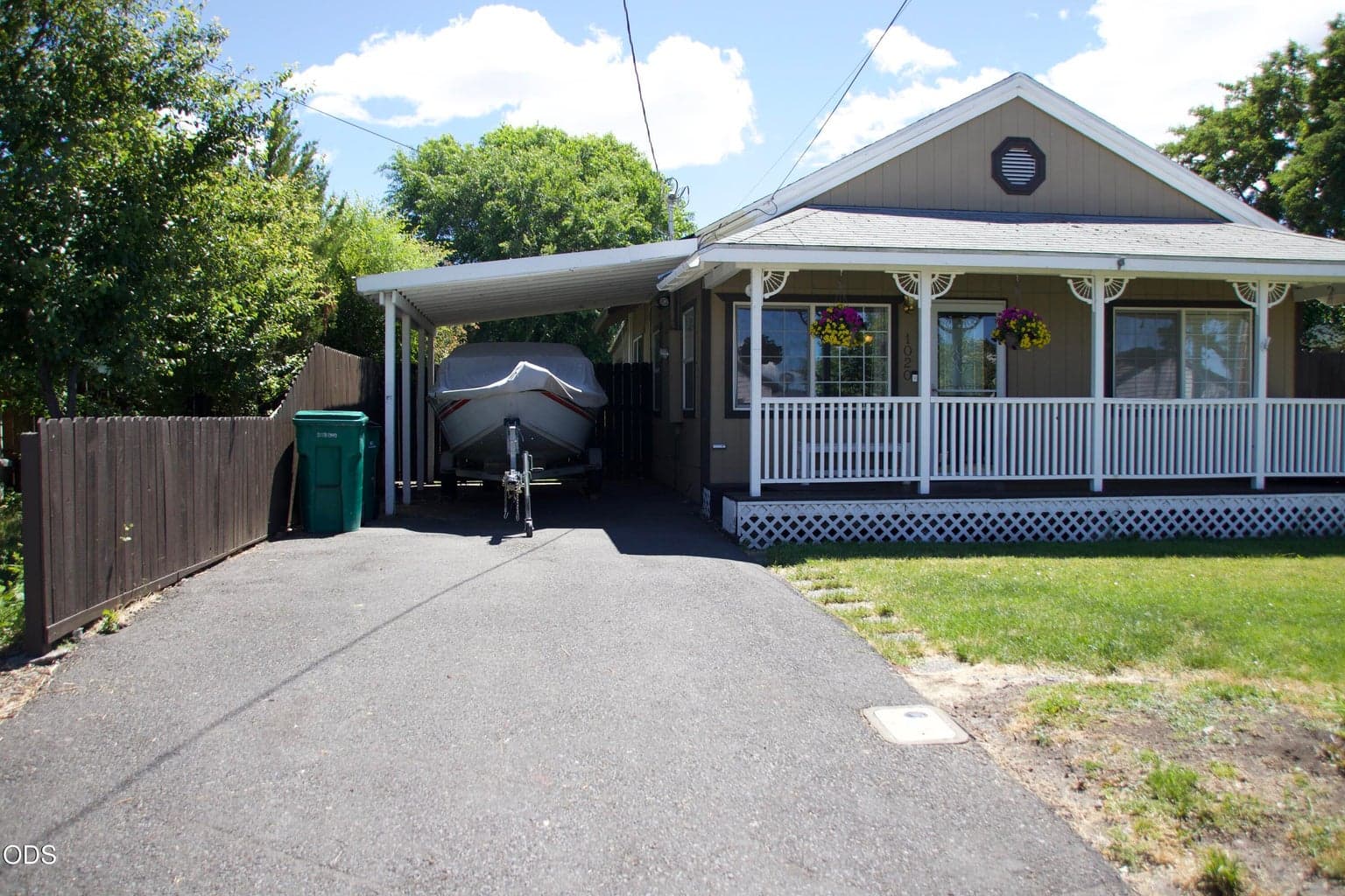 Photo of 1020 Bismark Street 3 of 54