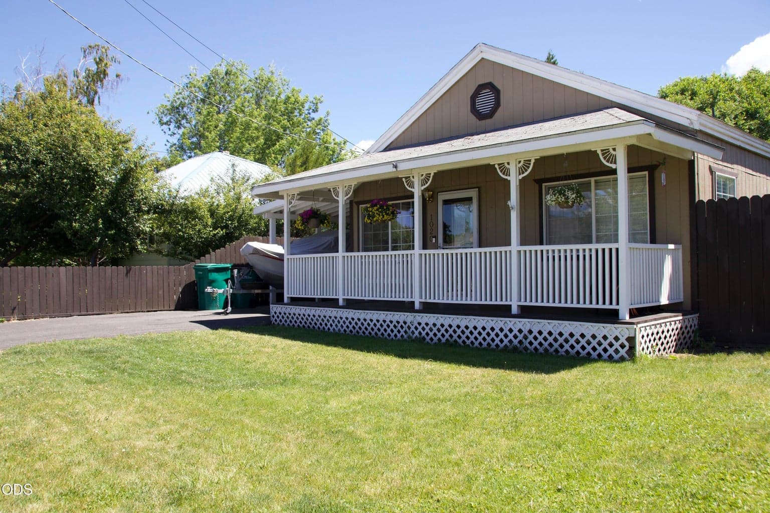 Photo of 1020 Bismark Street 4 of 54