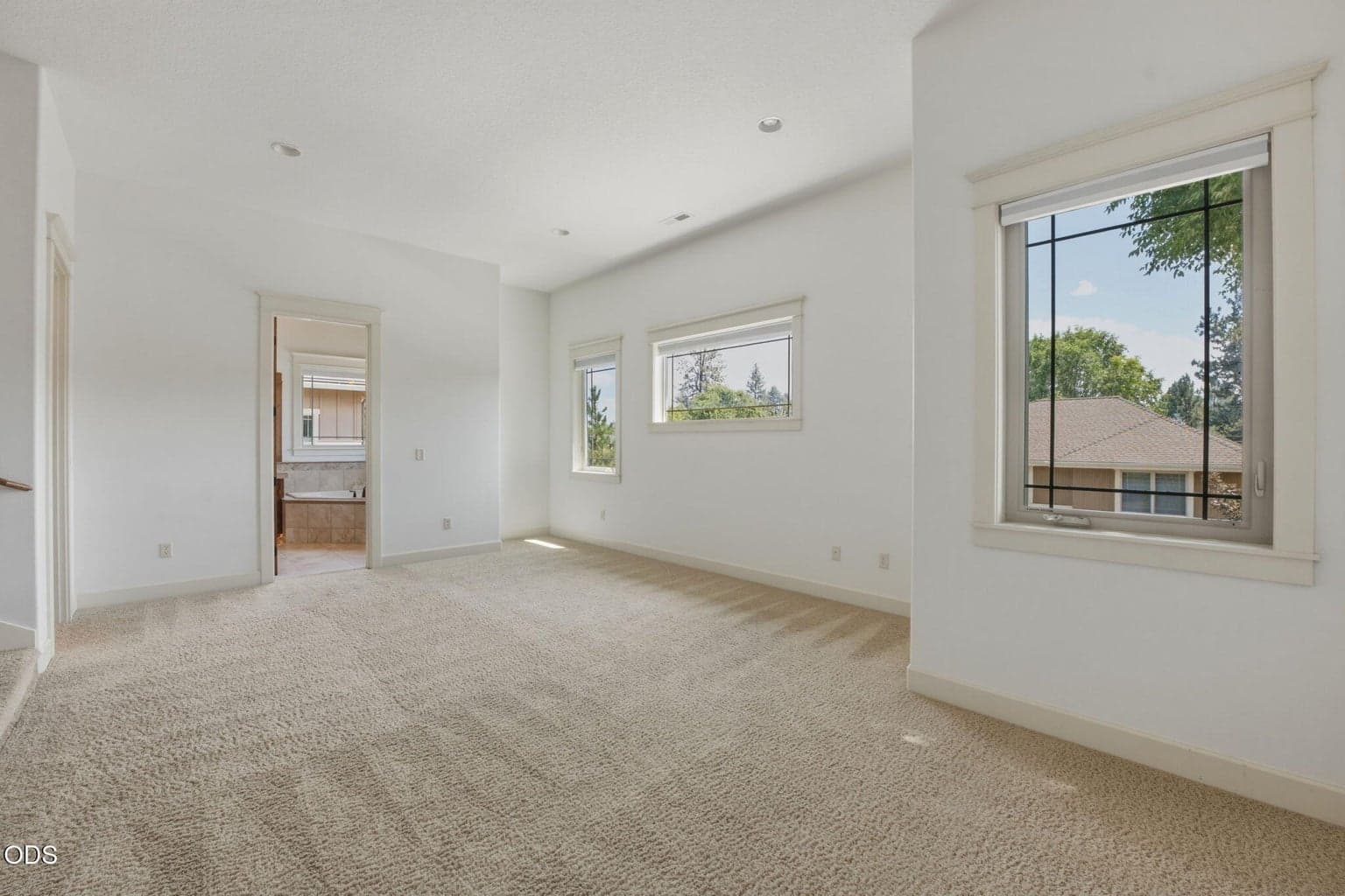 Photo of 1299 NW Ogden Avenue 14 of 27