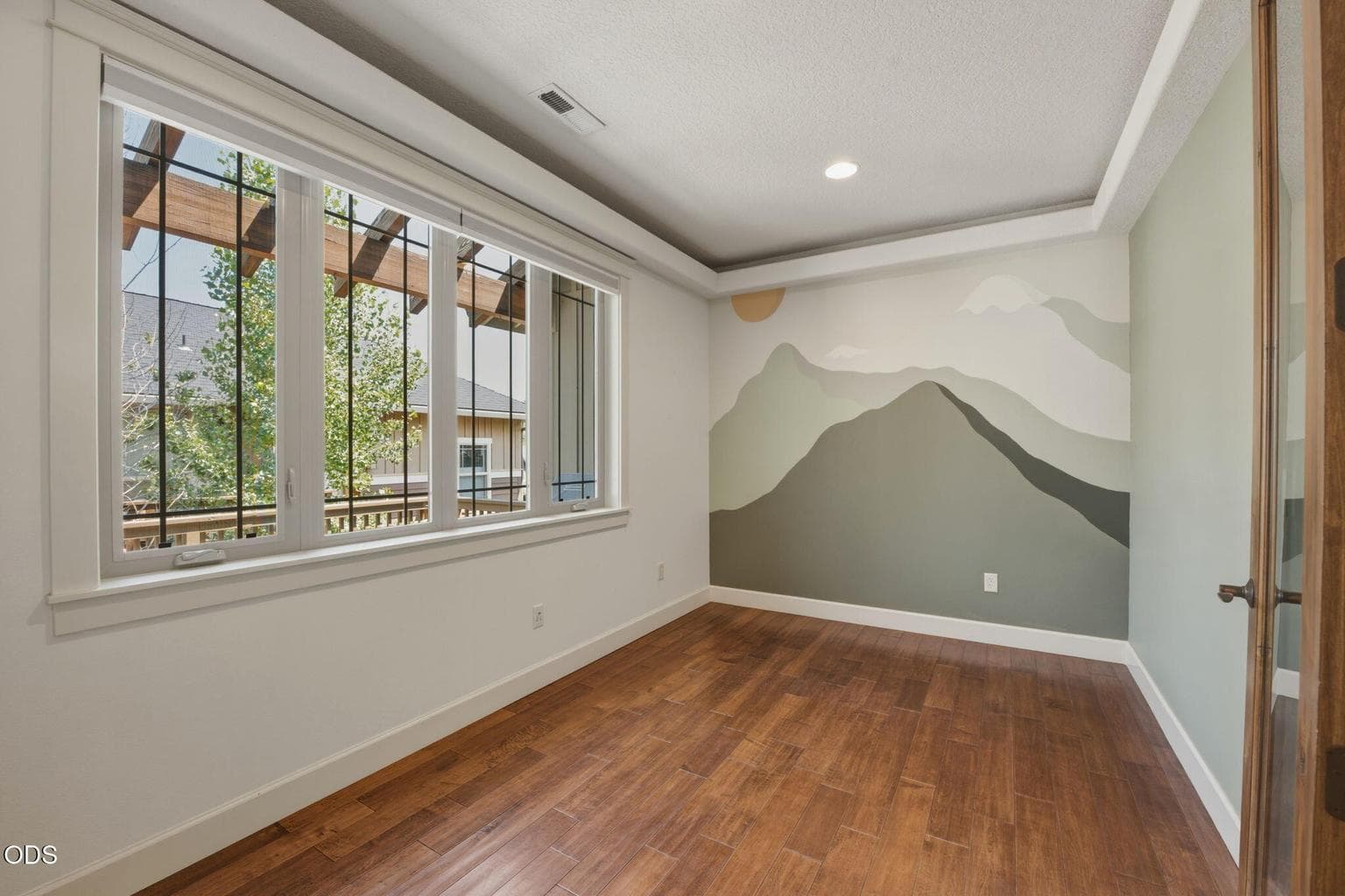 Photo of 1299 NW Ogden Avenue 17 of 27