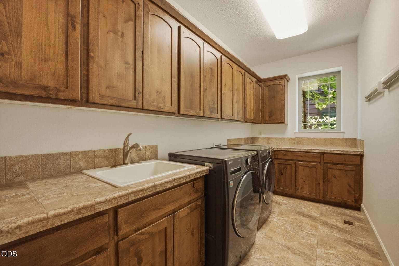 Photo of 1299 NW Ogden Avenue 22 of 27