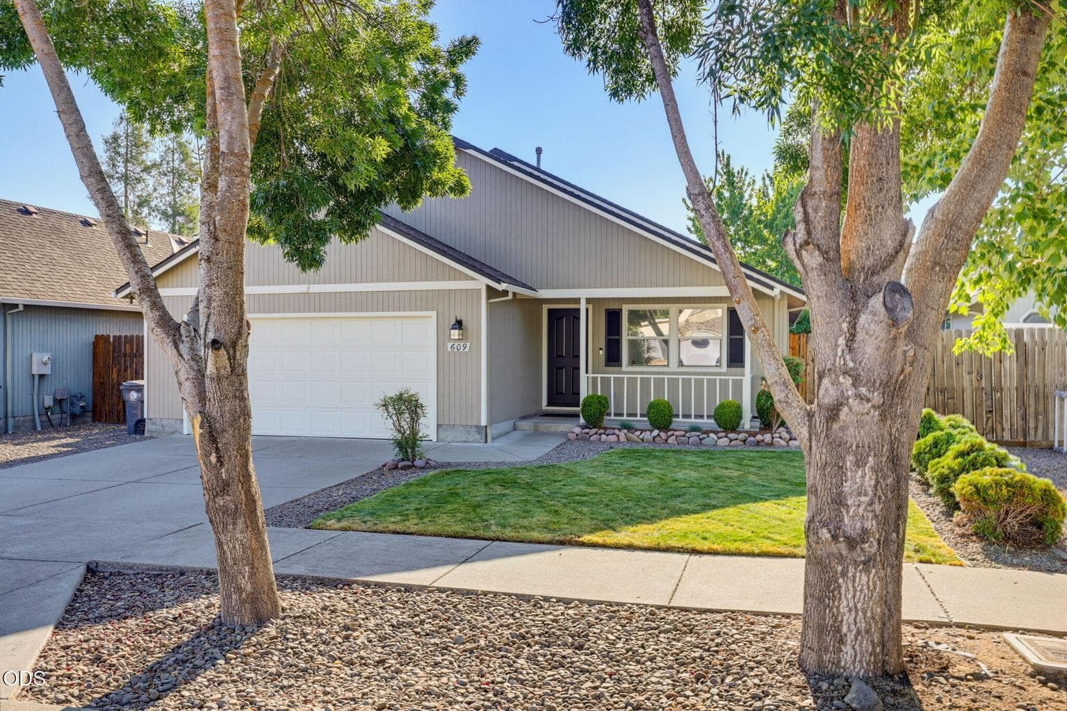 Photo of 609 Allison Way 2 of 31