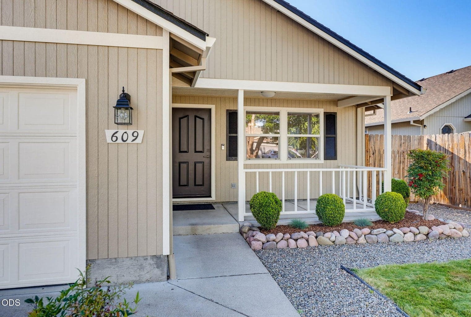 Super Cute Front Porch Entry Way
