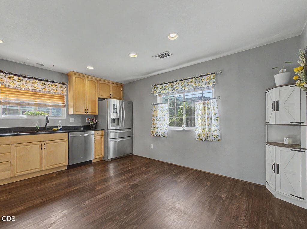 Photo of 2348 James Martin Court 5 of 28