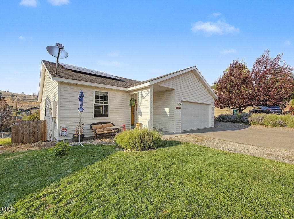 Photo of 2348 James Martin Court 2 of 28