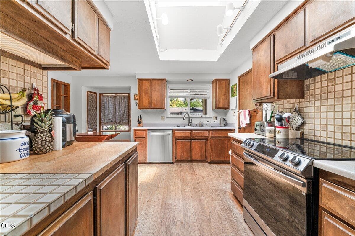 Photo of 2991 Barclay Road 2 of 21