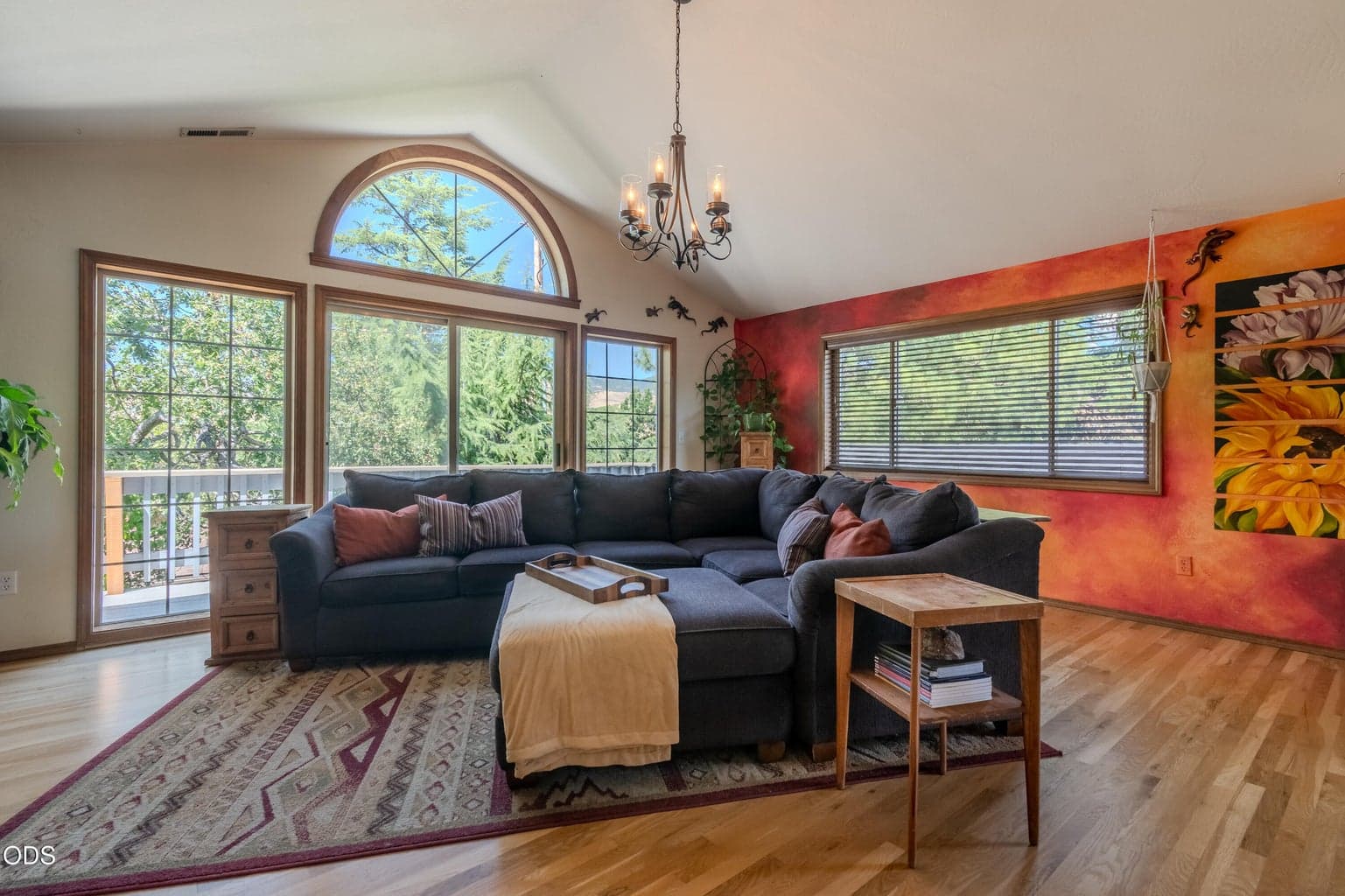Photo of 250 Sheridan Street 5 of 38