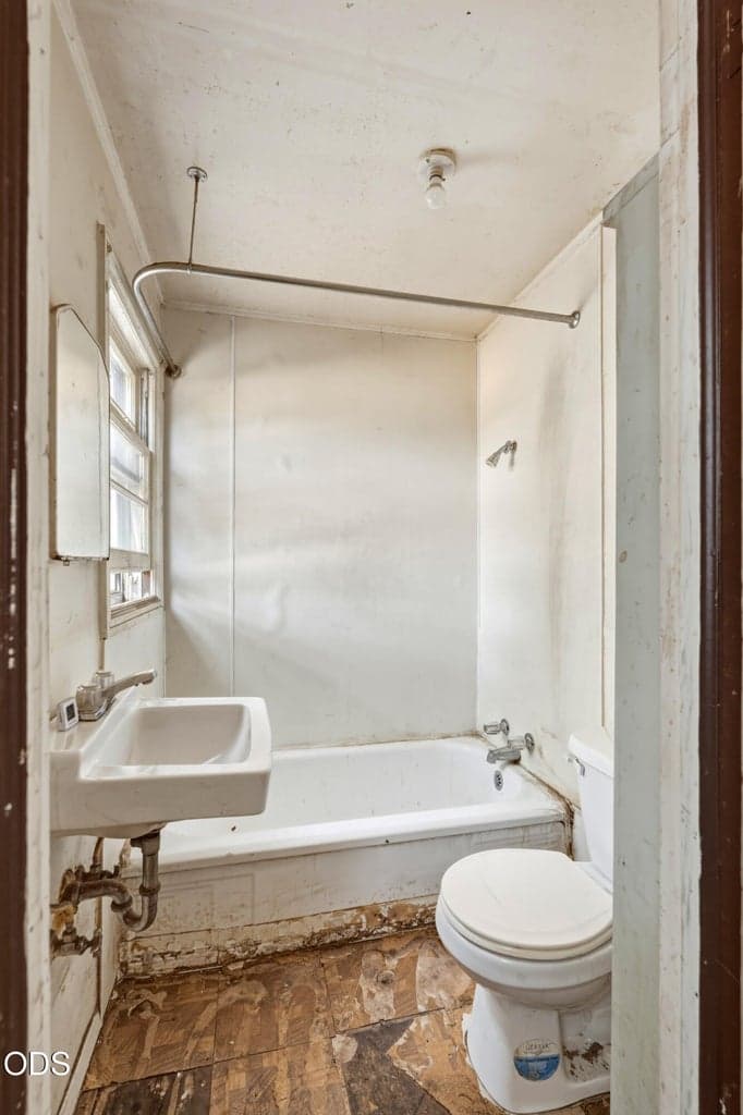 Photo of 237 SW 9th Street 20 of 37