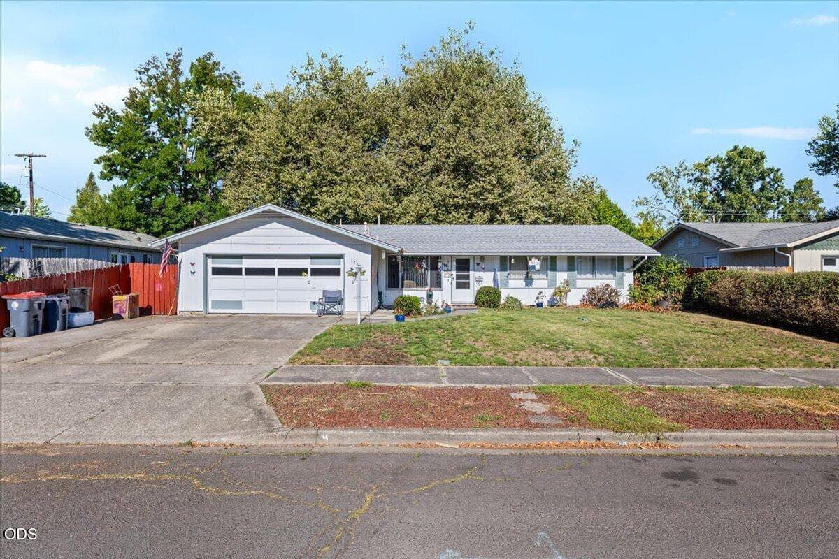Photo of 1766 Howell Avenue 1 of 19