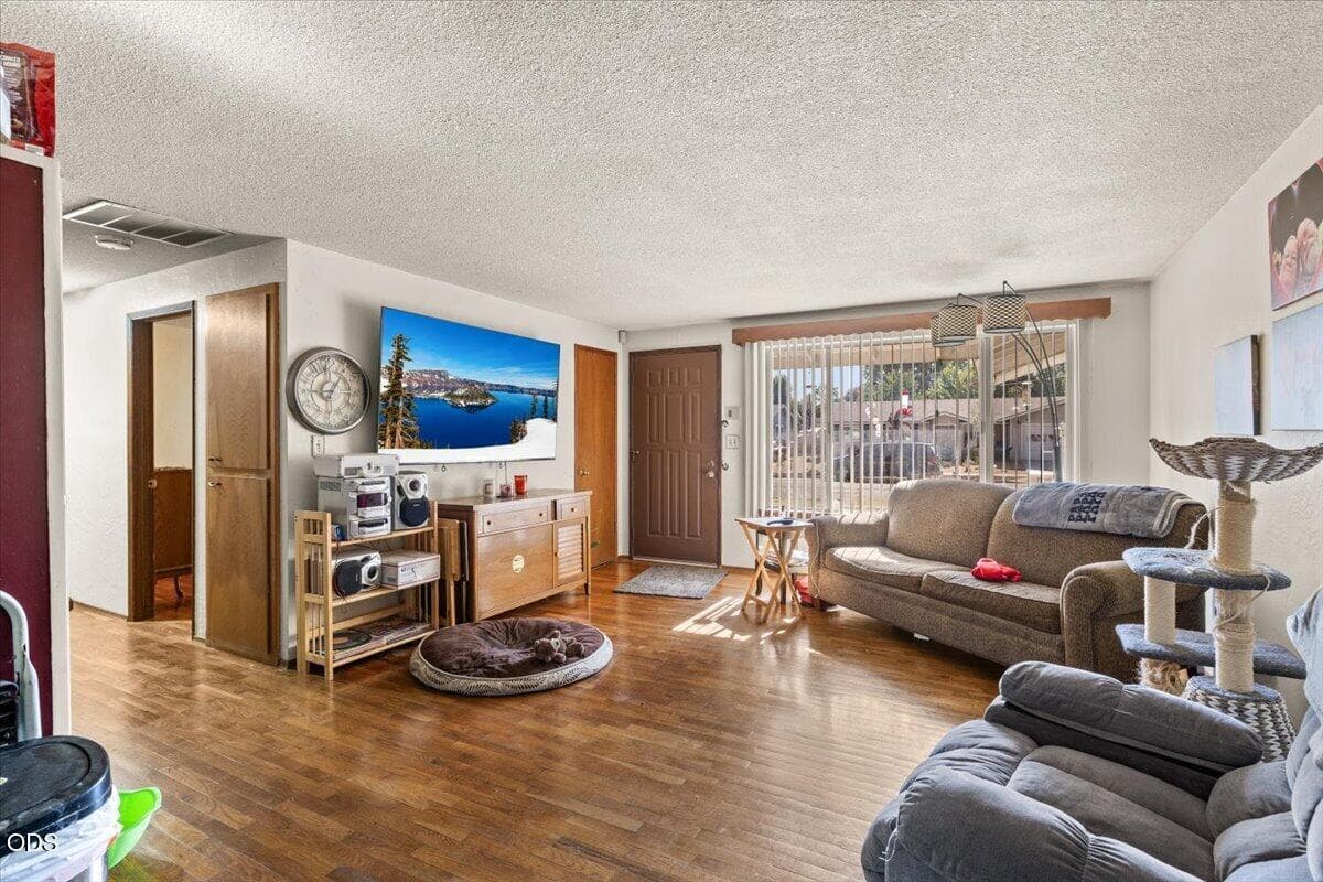 Photo of 1766 Howell Avenue 5 of 19