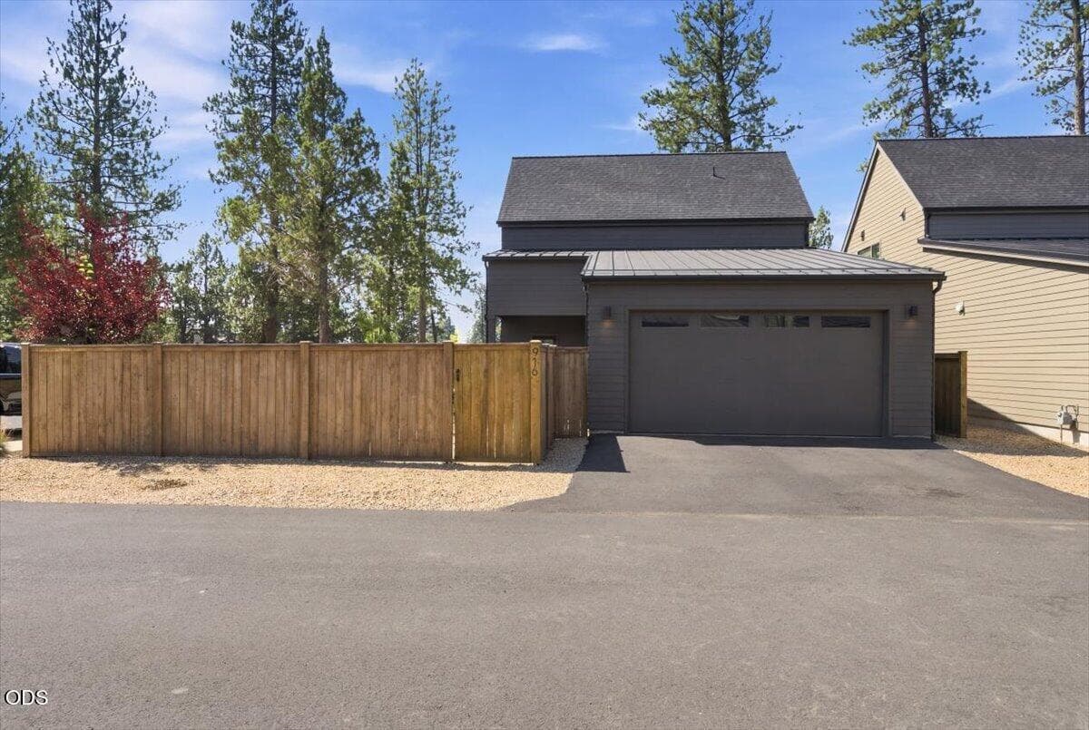 Photo of 916 W McKenzie Highway 48 of 52