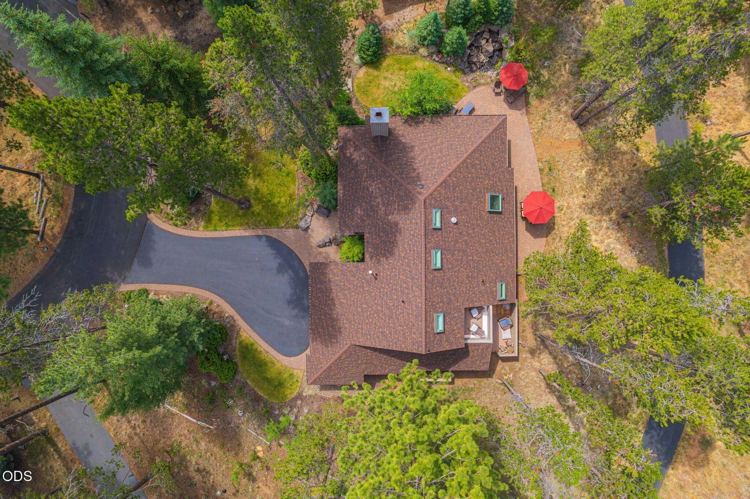 Sitting on a quarter of an acre, fully landscaped and irriagated, on a peaceful lane on the north end of Sunriver.