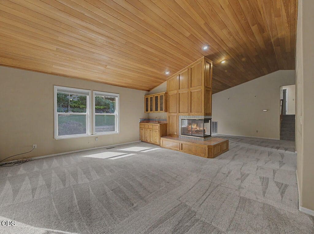 Photo of 248 Mountain View Boulevard 4 of 28