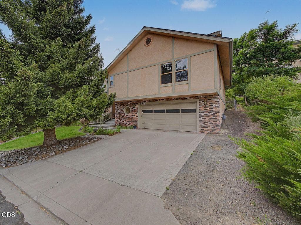 Photo of 248 Mountain View Boulevard 2 of 28