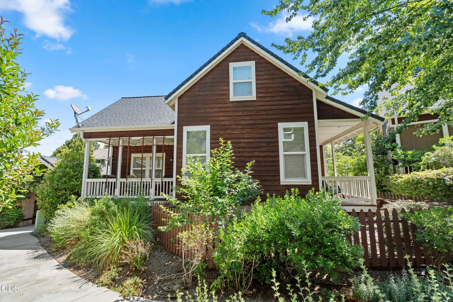 Photo of 2277 Siskiyou Boulevard 1 of 50