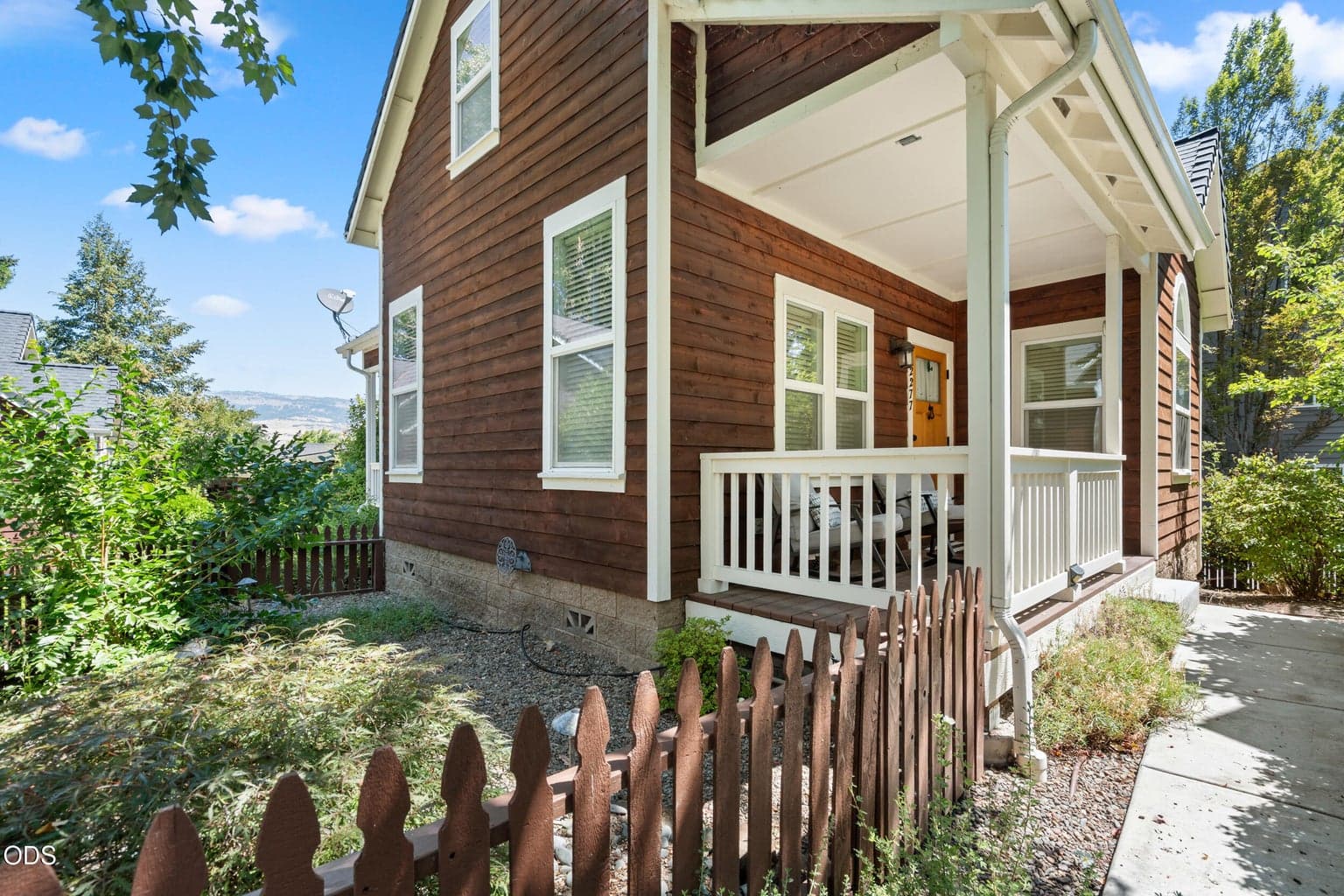 Photo of 2277 Siskiyou Boulevard 3 of 50