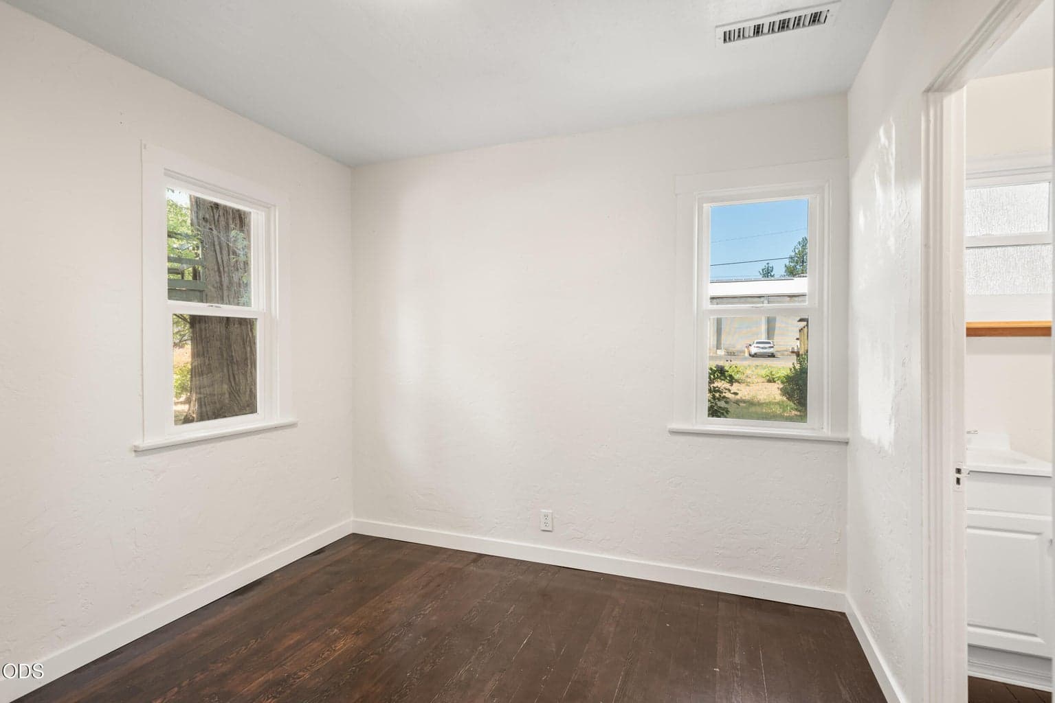 Photo of 105 Maple Street 5 of 29