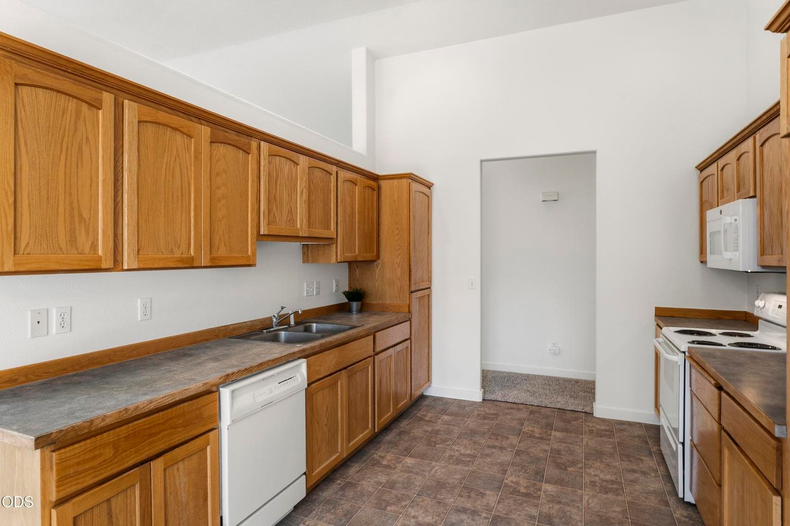 Photo of 1950 SW 36th Street 10 of 29