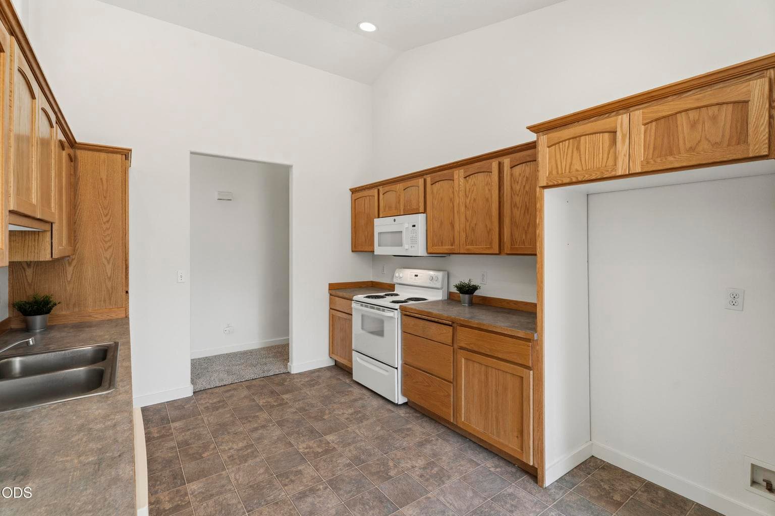 Photo of 1950 SW 36th Street 14 of 29