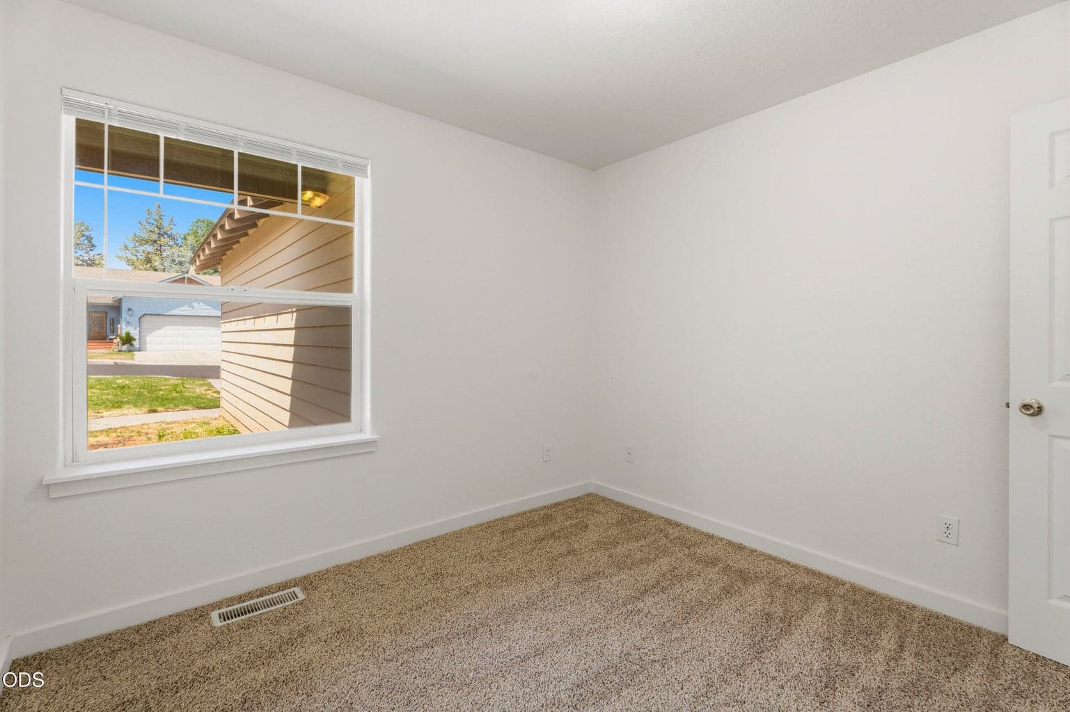 Photo of 1950 SW 36th Street 23 of 29