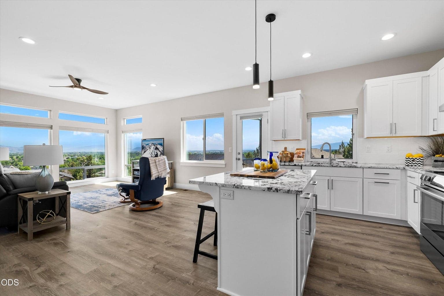 Photo of 3525 SW Hillcrest Court 13 of 59
