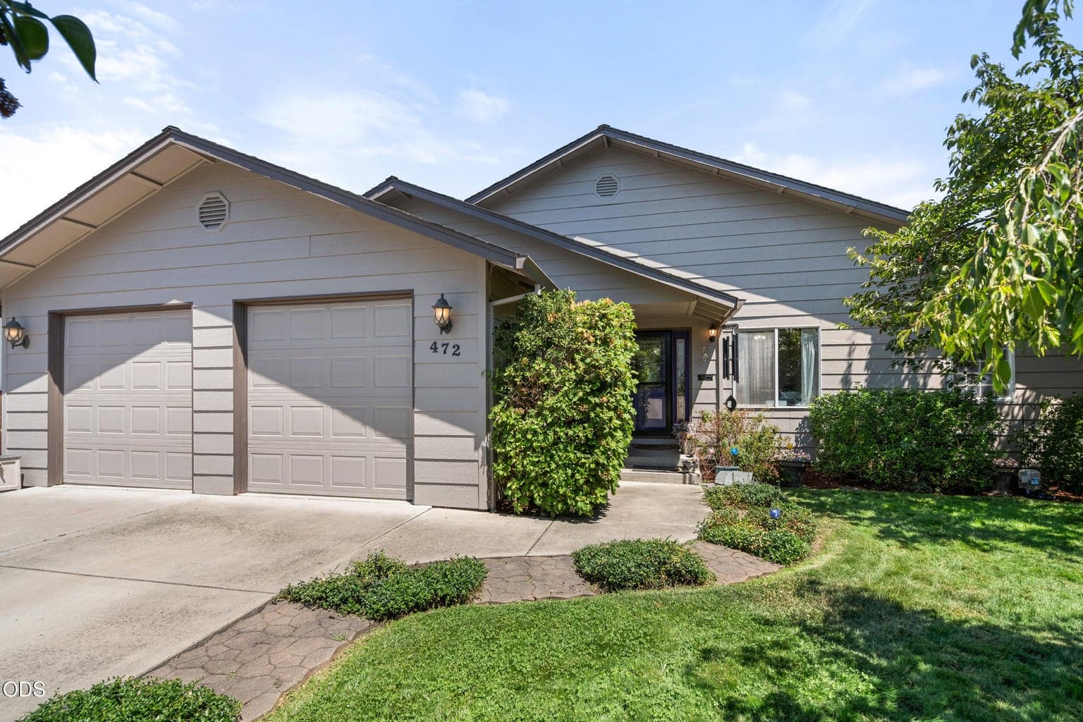 Photo of 472 Phyllis Drive 1 of 34