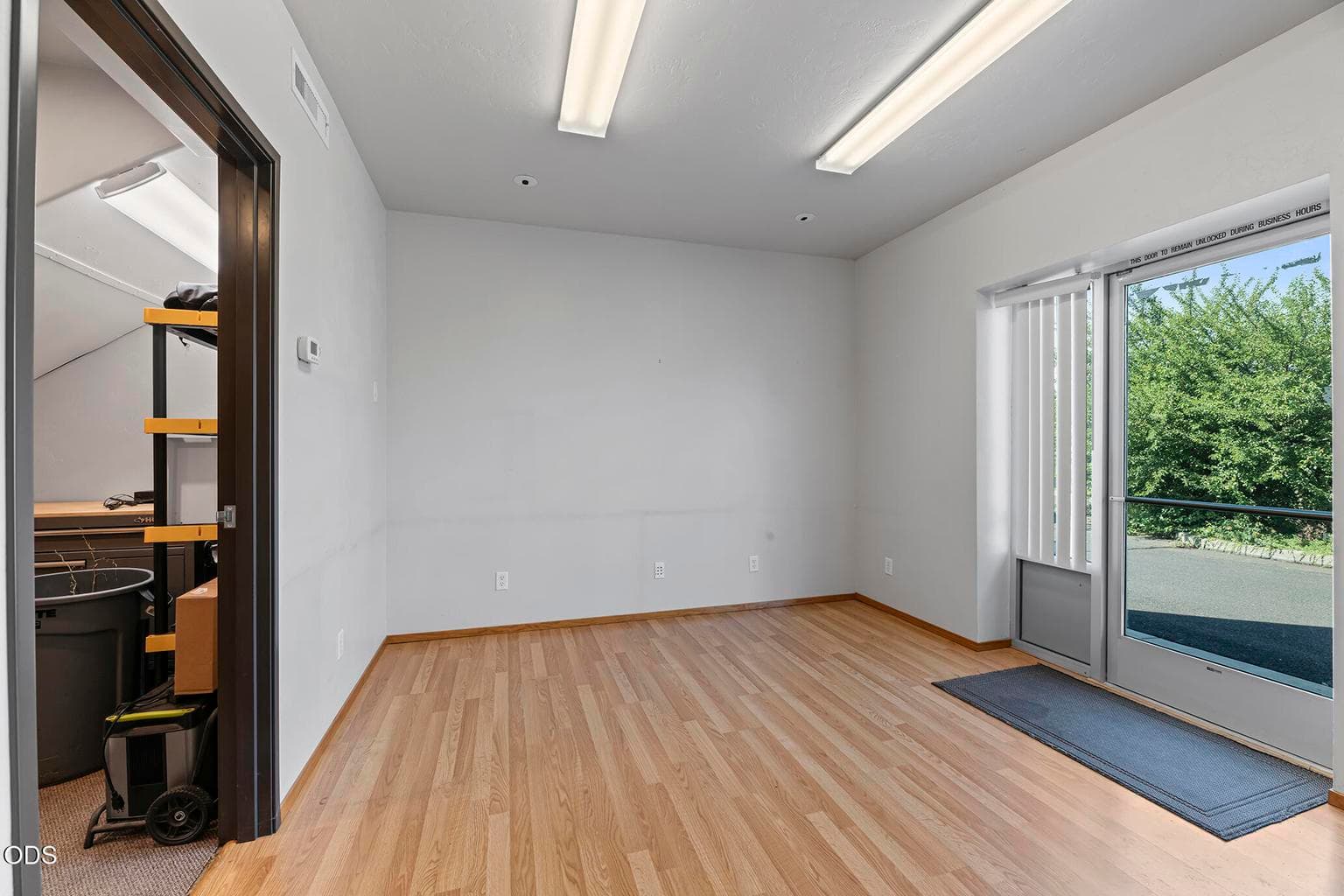 Photo of 658 Dutton Road 5 of 15