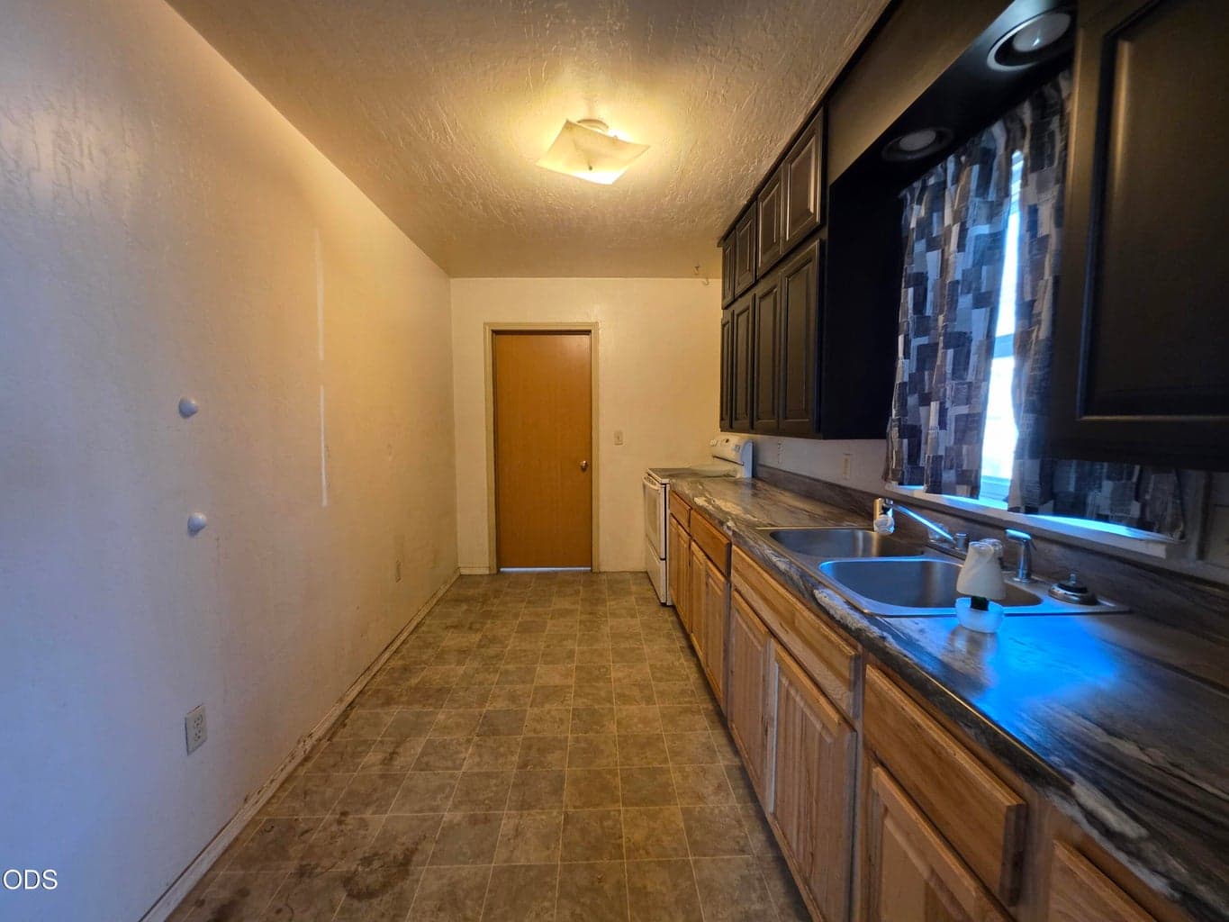 Photo of 2045 Garden Avenue 2 of 6