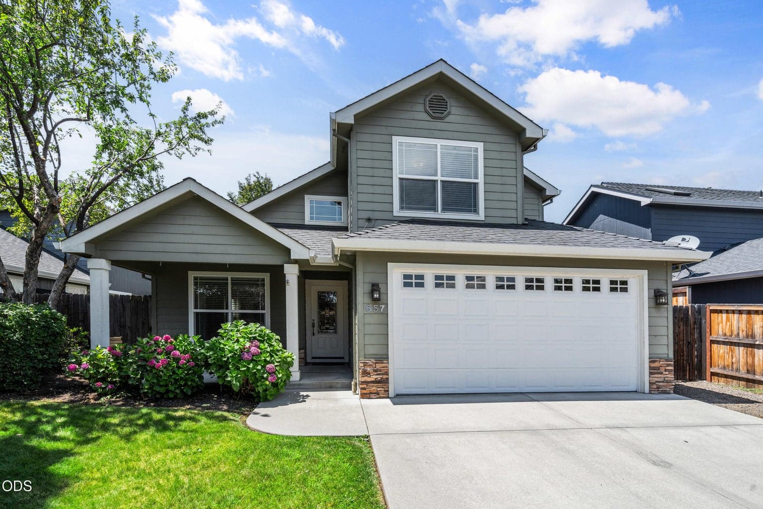 Photo of 657 Spring Valley Drive 2 of 36
