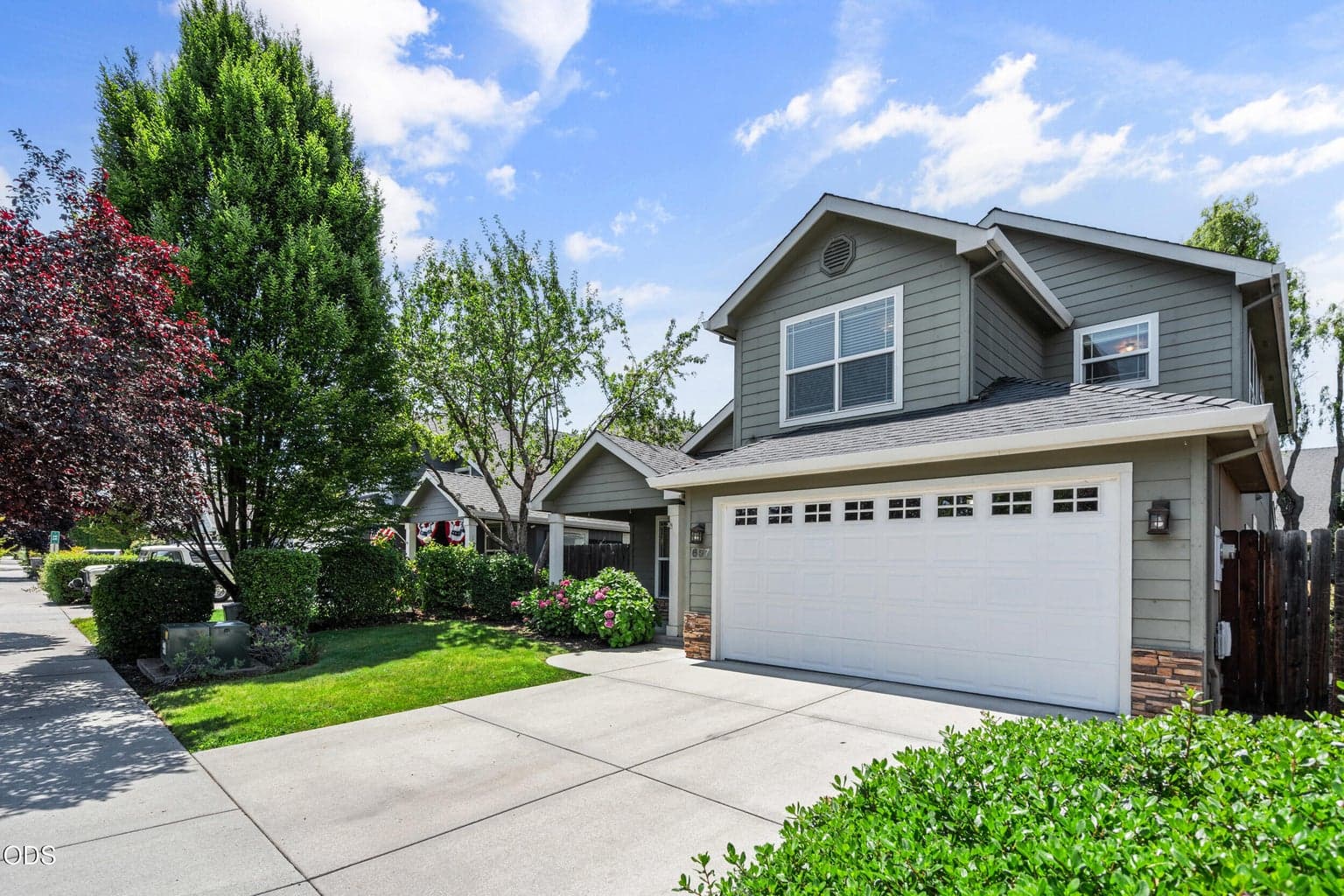 Photo of 657 Spring Valley Drive 3 of 36