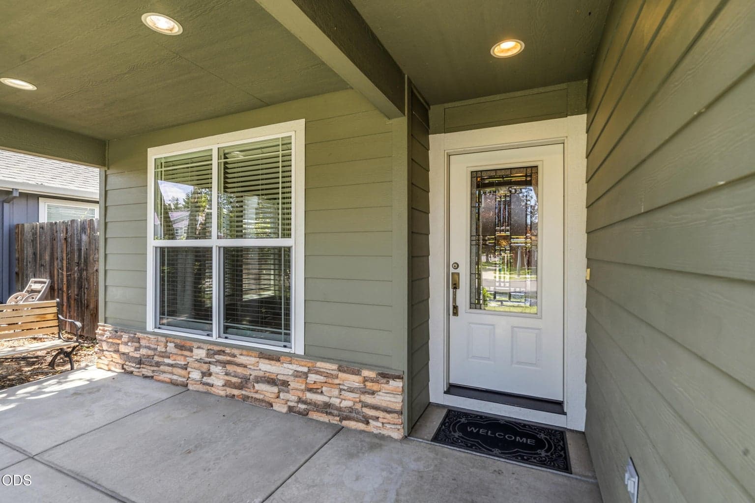 Photo of 657 Spring Valley Drive 4 of 36