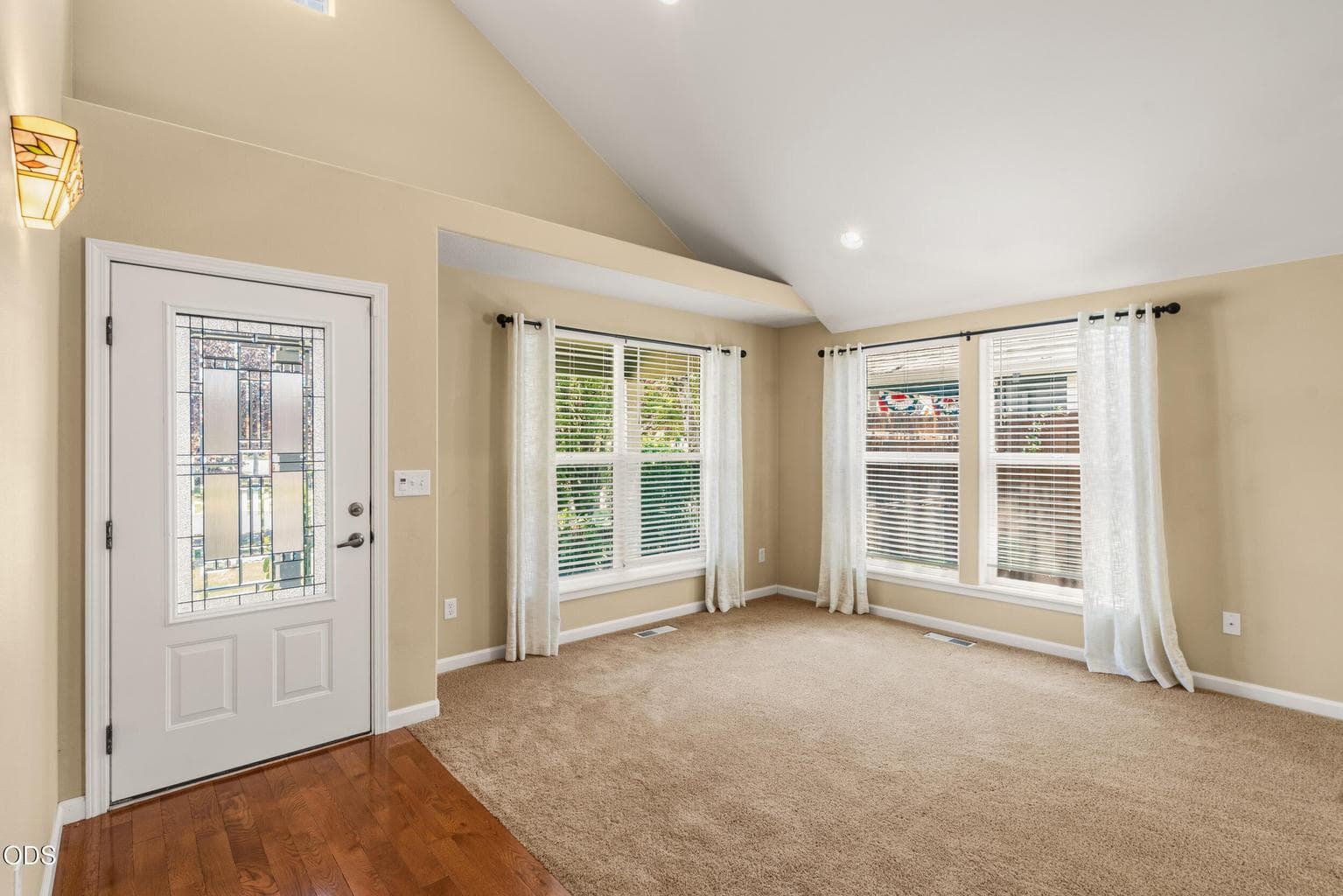 Photo of 657 Spring Valley Drive 5 of 36