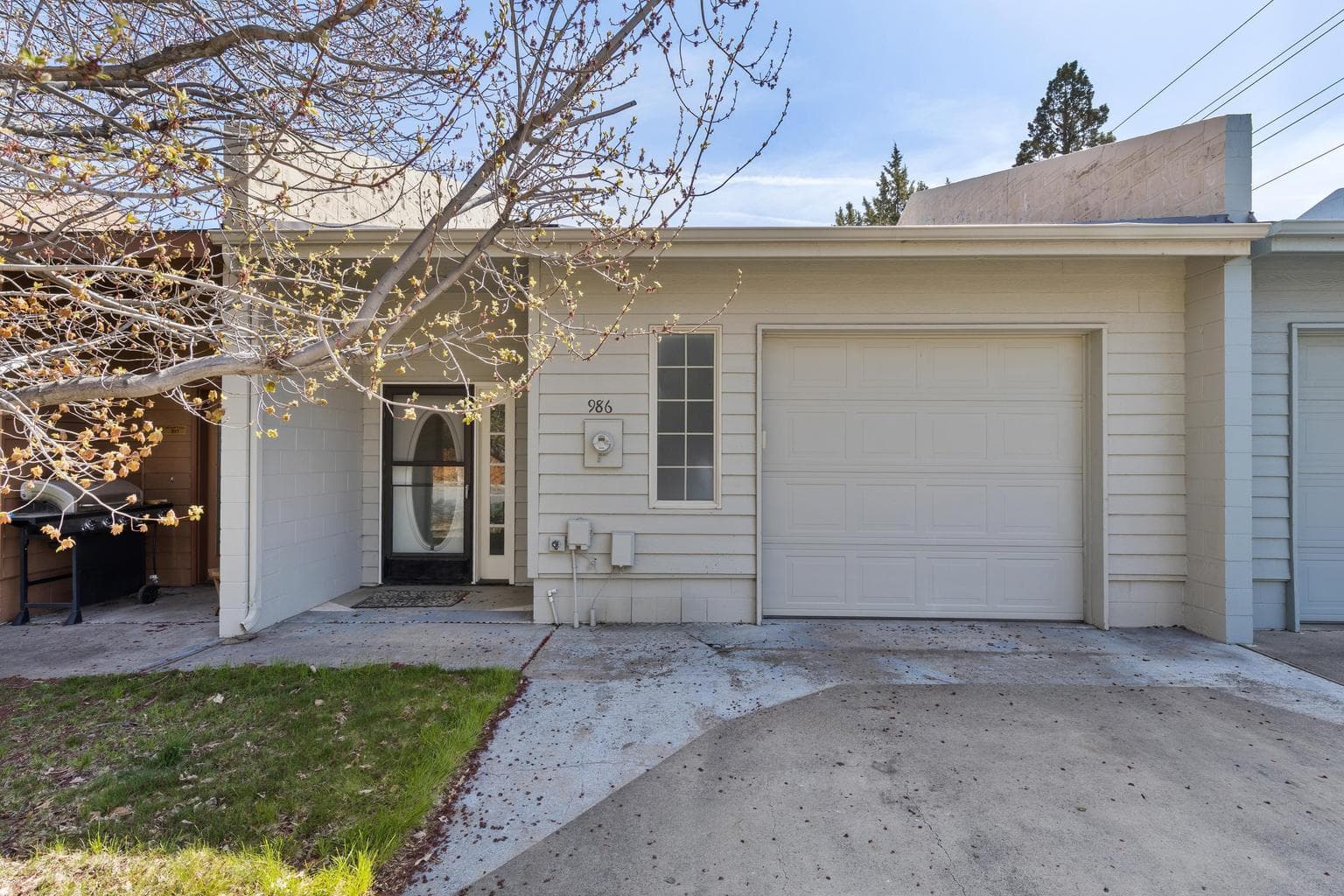 Photo of 986 Centennial Street 3 of 23