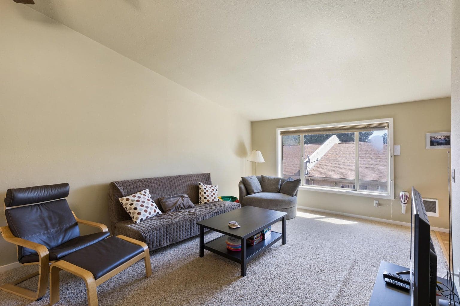 Photo of 986 SE Centennial Street 7 of 23