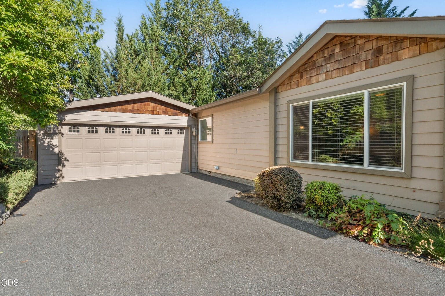 Photo of 1811 Eunice Avenue 3 of 39