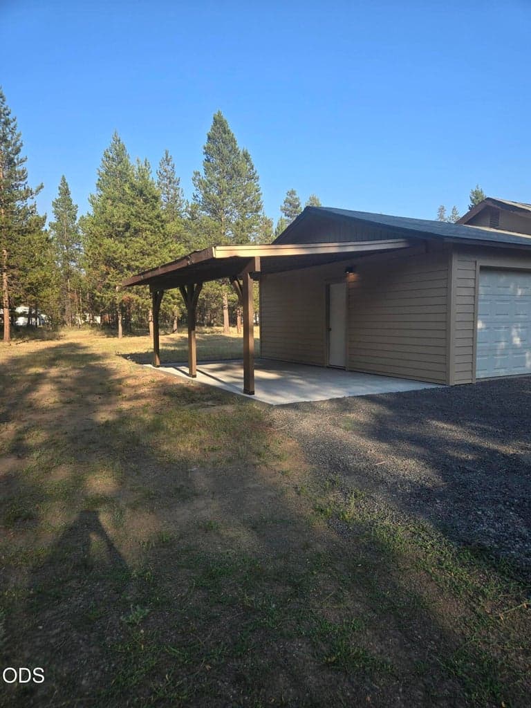 Photo of 52460 Pine Drive 2 of 16