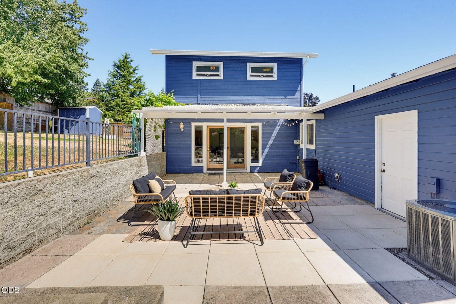 Photo of 591 Chestnut Street 2 of 40