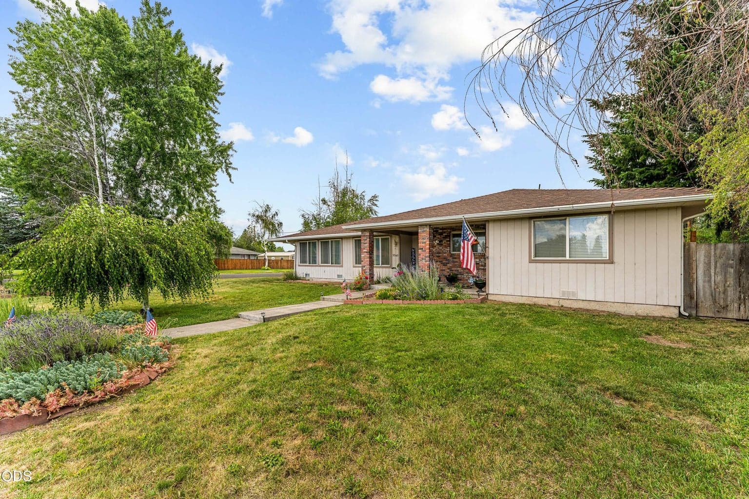Photo of 5545 Sylvia Avenue 4 of 35